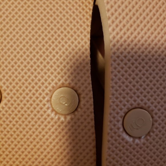 NWOT T-Strap Flip Flops Size 9 - Picture 5 of 5